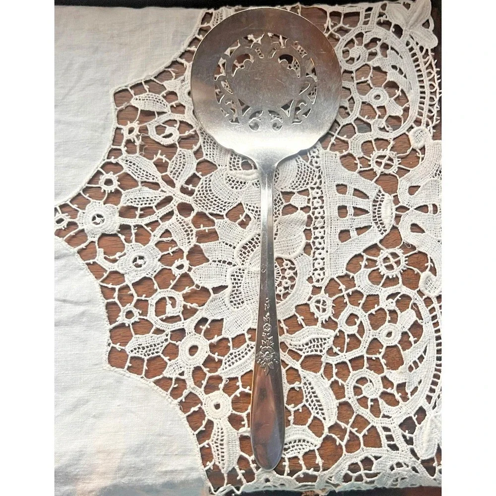 Tomato Server Oneida Community Fantasy 1941 Tudor Silverplate Vintage Utensil